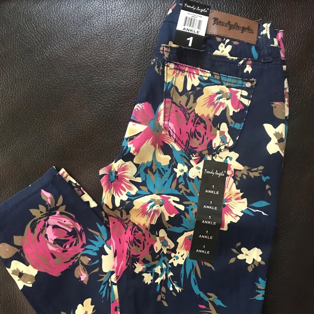 Trendy Angela Junior Ankle Pants
